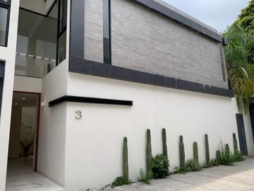 Casa en Privada en Jardines de Delicias, Cuernavaca, Morelos CAEN-975-Cp*