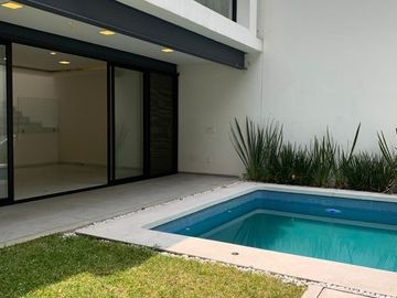 Casa en Privada en Jardines de Delicias, Cuernavaca, Morelos CAEN-975-Cp*