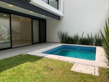 Casa en Privada en Jardines de Delicias, Cuernavaca, Morelos CAEN-975-Cp*