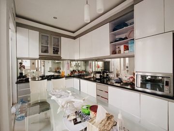 RUMAH MODERN 7 KAMAR LUAS DI DENPASAR SELATAN