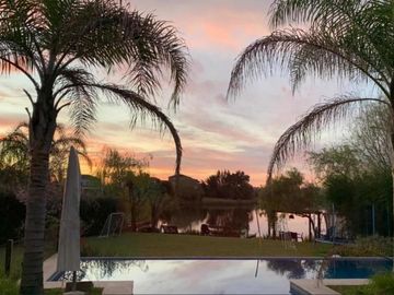 Casa con vista al lago en Barrio Santa Catalina, Tigre!