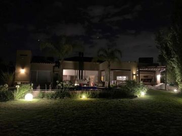Casa con vista al lago en Barrio Santa Catalina, Tigre!