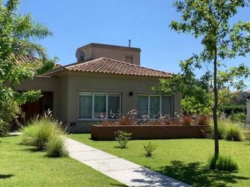 Casa con vista al lago en Barrio Santa Catalina, Tigre!