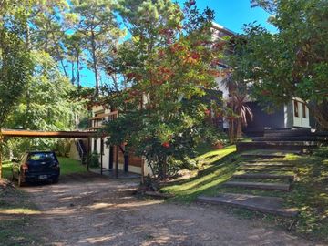 Vendo casa en carilo cerezo 528 acepta permuta