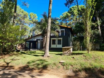 Vendo casa en carilo cerezo 528 acepta permuta
