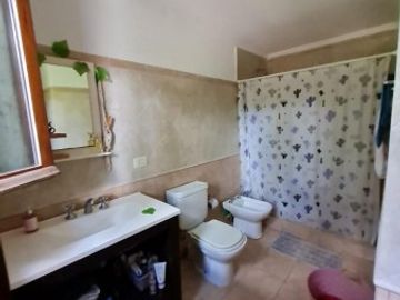 Vendo casa en carilo cerezo 528 acepta permuta