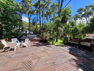 Vendo casa en carilo cerezo 528 acepta permuta