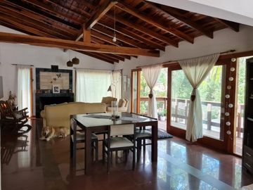Vendo casa en carilo cerezo 528 acepta permuta