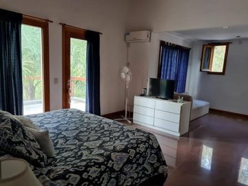 Vendo casa en carilo cerezo 528 acepta permuta