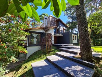 Vendo casa en carilo cerezo 528 acepta permuta