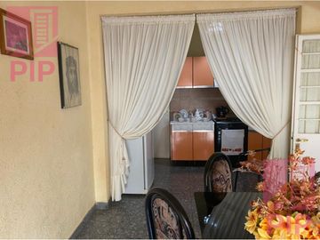 Casa  en Venta Haedo / Moron (B110 566)