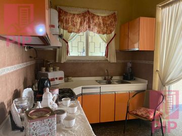 Casa  en Venta Haedo / Moron (B110 566)