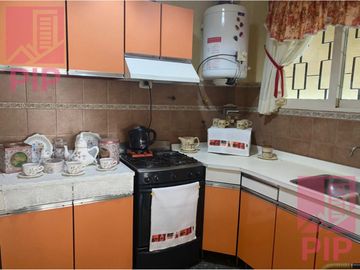 Casa  en Venta Haedo / Moron (B110 566)