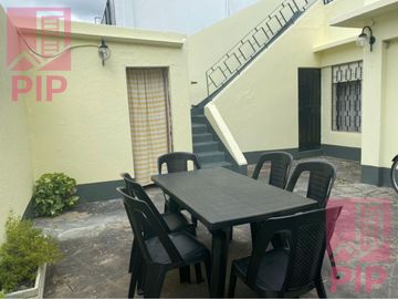 Casa  en Venta Haedo / Moron (B110 566)