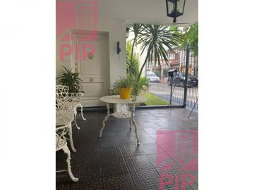 Casa  en Venta Haedo / Moron (B110 566)