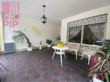 Casa  en Venta Haedo / Moron (B110 566)