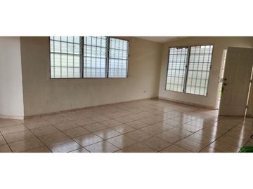 VENDO LINDA CASA UBICADO EN BRISAS DEL GOLF $180k