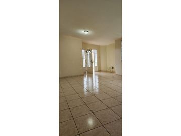 VENDO LINDA CASA UBICADO EN BRISAS DEL GOLF $180k