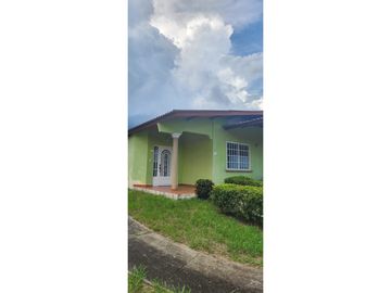 VENDO LINDA CASA UBICADO EN BRISAS DEL GOLF $180k