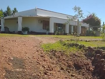 EXCELENTE PROPIEDAD CASA QUINTA  TERRENO DE UNA HECTAREA EN  PARAJE ATALAYA EN  RUTA 94 SANTO TOME CORRIENTES