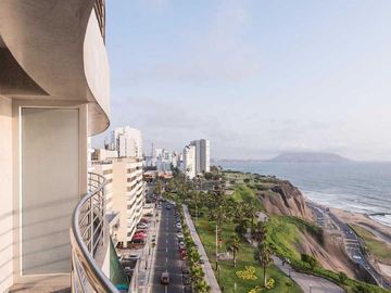 Vive Frente Al Mar En Malecón De La Marina!!