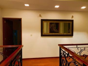 Residencia de Autor en Centro Sur, 740m2, 6 Autos, 4 Habitaciones,  Doble Altura