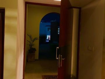 Residencia de Autor en Centro Sur, 740m2, 6 Autos, 4 Habitaciones,  Doble Altura