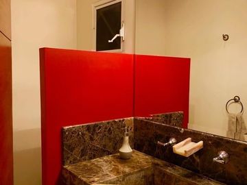 Residencia de Autor en Centro Sur, 740m2, 6 Autos, 4 Habitaciones,  Doble Altura