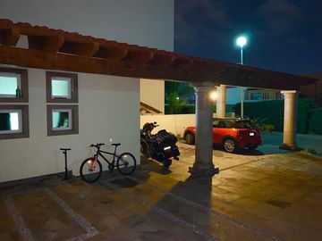 Residencia de Autor en Centro Sur, 740m2, 6 Autos, 4 Habitaciones,  Doble Altura