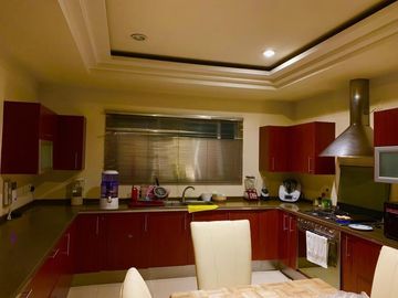 Residencia de Autor en Centro Sur, 740m2, 6 Autos, 4 Habitaciones,  Doble Altura