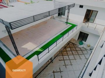 Kost Baru Exclusive Mewah Luxury 3 Lantai Furnish Barat YKPN Seturan