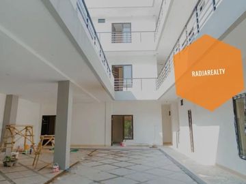 Kost Baru Exclusive Mewah Luxury 3 Lantai Furnish Barat YKPN Seturan