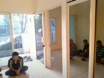 Rumah Modern Minimalis Kebraon Mitra Satwa Surabaya