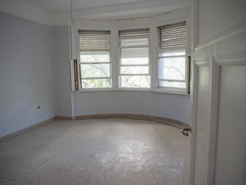 Venta Importante Casona, apto institución. Barrio Martin
