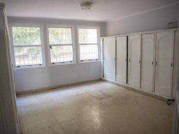 Venta Importante Casona, apto institución. Barrio Martin
