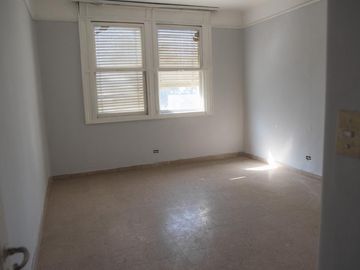 Venta Importante Casona, apto institución. Barrio Martin