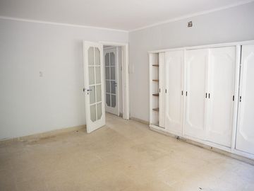 Venta Importante Casona, apto institución. Barrio Martin