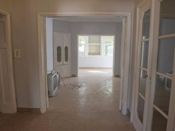 Venta Importante Casona, apto institución. Barrio Martin