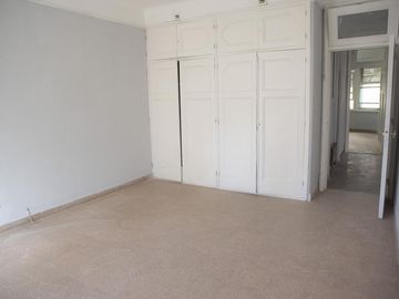 Venta Importante Casona, apto institución. Barrio Martin