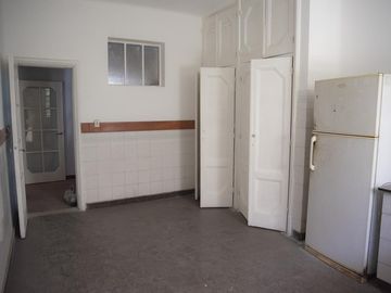 Venta Importante Casona, apto institución. Barrio Martin