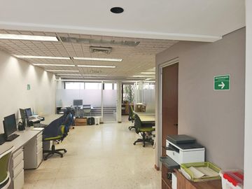 oficina en arriendo en urbanización la flora. Cod A11975