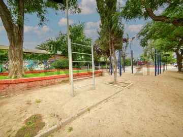 Amplia casa cercana metro Hernando de Magallanes