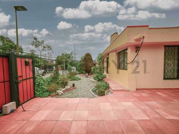 Amplia casa cercana metro Hernando de Magallanes