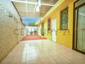 Amplia casa cercana metro Hernando de Magallanes