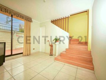 Amplia casa cercana metro Hernando de Magallanes
