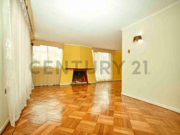 Amplia casa cercana metro Hernando de Magallanes