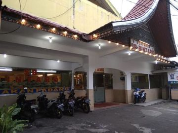 Bangunan Ex Restoran Padang Pinggir Jalan Raya Bintaro Utama Sektor 3