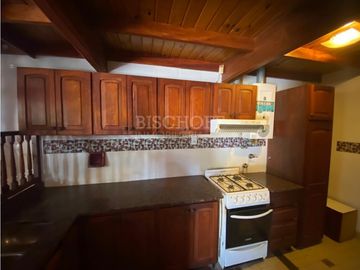 CASA 4 AMBIENTES CON COCHERA, MAS DEPARTAMENTO 3 AMBIENTES