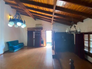 CASA 4 AMBIENTES CON COCHERA, MAS DEPARTAMENTO 3 AMBIENTES