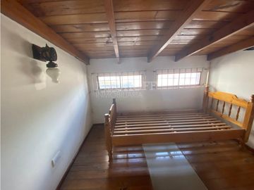CASA 4 AMBIENTES CON COCHERA, MAS DEPARTAMENTO 3 AMBIENTES